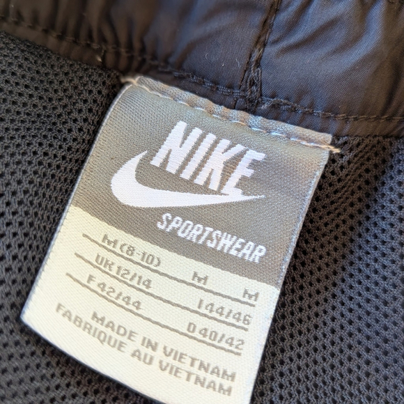 Nike Women’s Track Shorts | 90s Retro Sporty Athleisure Streetwear Vibe Sz M - Picture 4 of 10